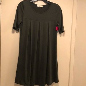 🆕🌾2 available Trendy knit dresses!Beautiful olive color! front pleats! M
